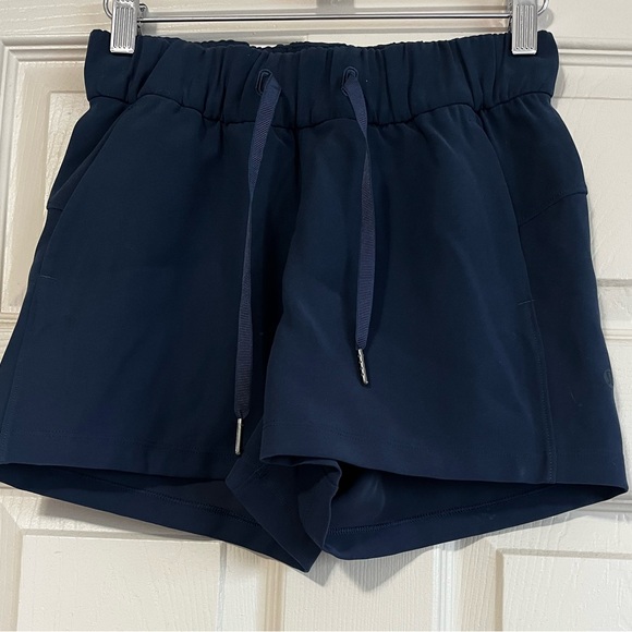 Lululemon On the Fly Navy Blue Shorts Women’s Size 2 - Picture 3 of 9